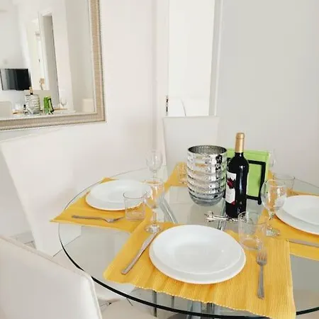 άνετο παραλιακό μακενζι Apartment Larnaca