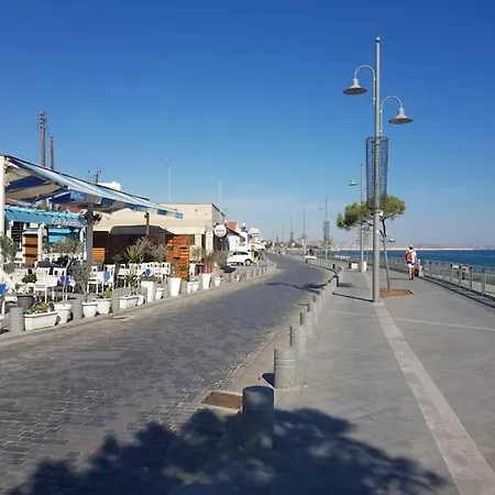 άνετο παραλιακό μακενζι Apartment Larnaca
