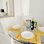 άνετο παραλιακό μακενζι Apartment Larnaca